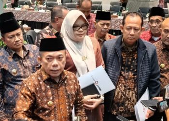 Gubernur Jambi Al Haris bersama Bupati/Walikota selaku pemegang saham dan jajaran direksi beserta komisaris Bank Jambi usai RUPS