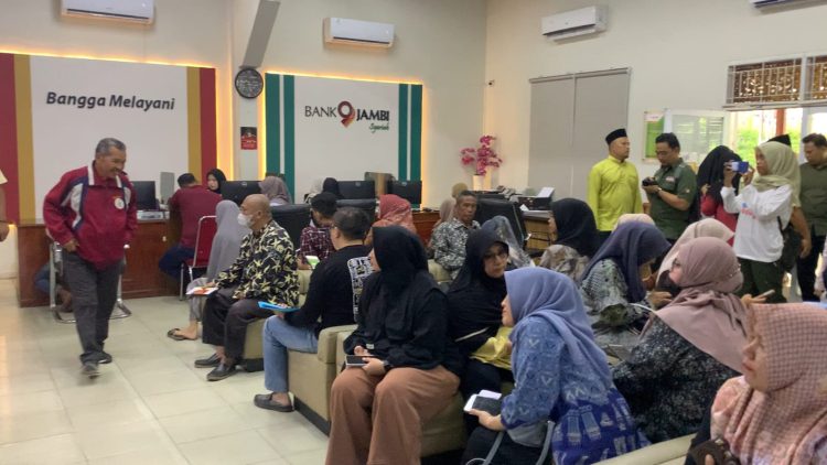 Proses penyaluran dana ganti rugi tersebut terpantau mulai berjalan serentak di berbagai kantor cabang sejak Kamis (26/2) hingga puncaknya pada Jumat (27/2/2026).