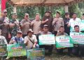 Dukung Ketahanan Pangan dan Lingkungan, Bupati Syukur Dampingi Gubernur Al Haris Tanam Padi dan Salurkan Bantuan BiosCF ISFL di Desa Seling