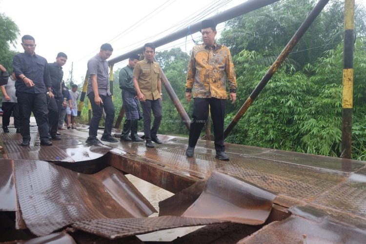 Akses Vital Warga Lumpuh, Bupati BBS Janjikan Jembatan Permanen Air Hitam Rampung Tahun Ini