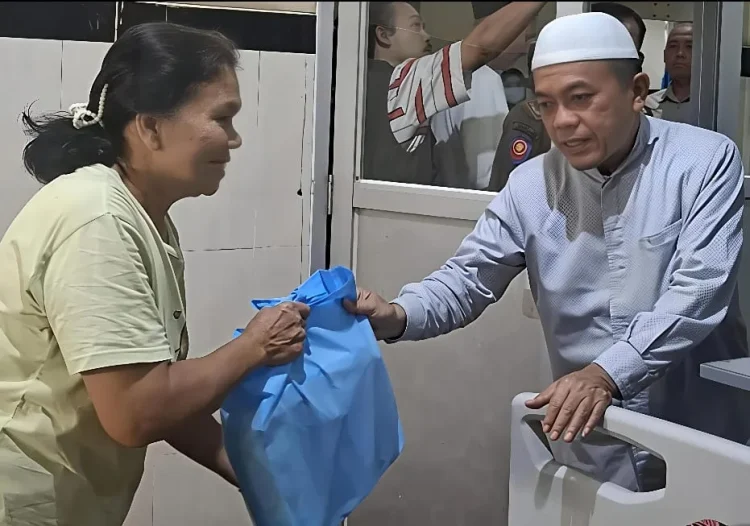 Malam Takbiran di RSUD Raden Mattaher: Gubernur Al Haris Berbagi Semangat dengan Pasien