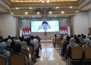 Bupati Fawait memimpin Rakor SPPG Jember dari Mekkah, Senin (2/3/2026) malam. (Foto: Teamwork)