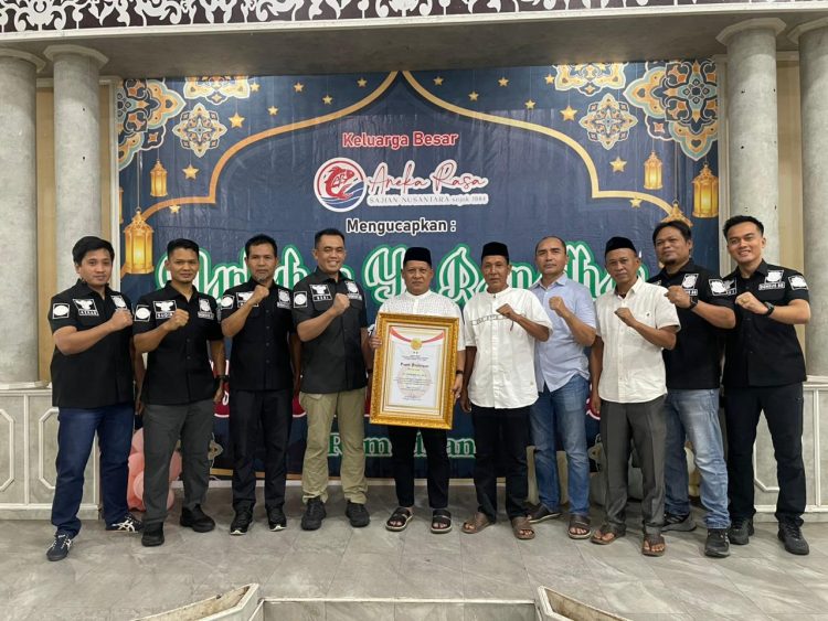 Perangi Radikalisme di Sekolah, Plt Kadisdik Jambi M Umar Terima Penghargaan dari Densus 88 Mabes Polri