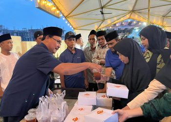 buka puasa bersama di Paviliun JBC, Jumat (6/3/2026), pihak manajemen menjalin kedekatan sekaligus menyalurkan bantuan bagi masyarakat.