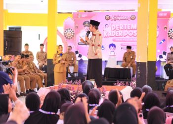 Bupati Jember berpidato dalam acara safari ramadan di Kecamatan Kalisat. (Foto: Dok/Diskominfo Jember)