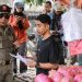 Satpol PP Jember menertibkan pedagang kaki lima. (Foto: Dok/Diskominfo Jember)