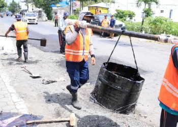 Proses perbaikan jalan di Kabupaten Jember, Selasa (10/3/2026). (Foto: Dok/Diskominfo Jember)