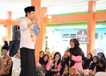 Bupati Jember saat berpidato dalam acara safari ramadan di Desa Wirowongso, Ajung. (Foto: Dok/Diskominfo Jember for ampar.id)