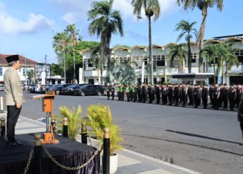 Bupati Jember memimpin Apel Operasi Ketupat Semeru 2026, Kamis (12/3/2026). (Foto: Dok/Diskominfo Jember)