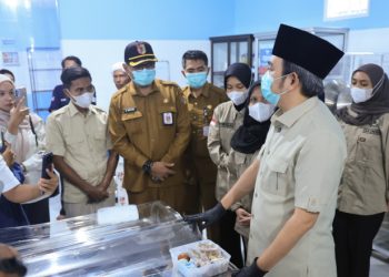 Tinjau Dapur MBG di Balung, Gus Fawait Soroti Dampak Gizi Anak hingga Perputaran Ekonomi Daerah
