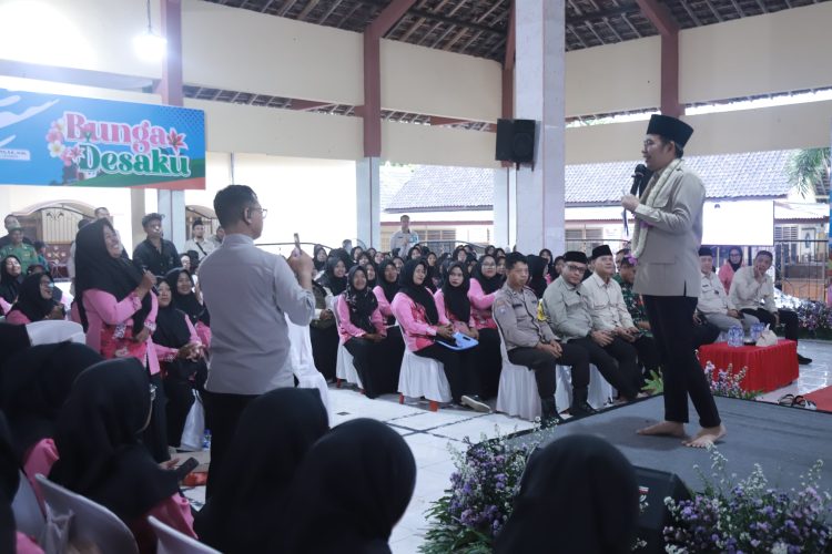 Bupati Jember saat berpidato dalam acara Bunga Desaku. (Foto: Dok/Diskominfo Jember)