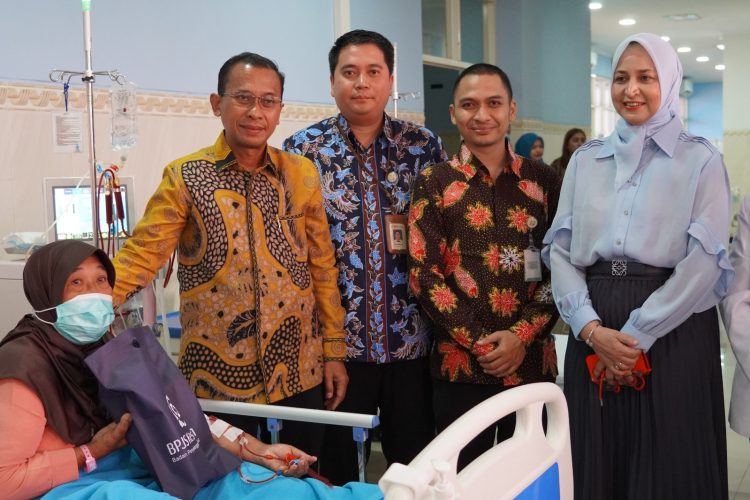 Prihati Pujowaskito saat kunker ke RS Bina Sehat Jember. (Foto: Dok/Humas BPJS Kesehatan Cabang Jember)