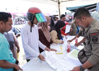 Layanan Adminduk dalam rangkaian Bunga Desaku. (Foto: Dok/Diskominfo Jember)