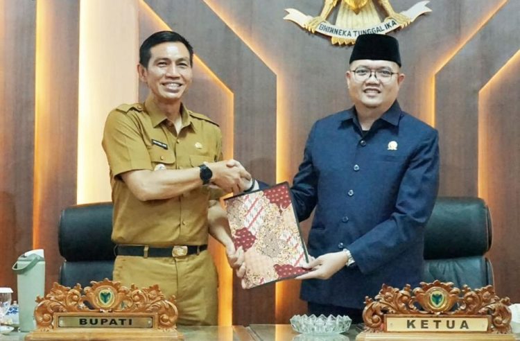 Terima Rekomendasi LKPJ 2025, Bupati Fadhil Arief Warning OPD Segera Lakukan Perbaikan
