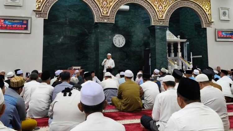 Safari Subuh di Masjid Ar-Raudhah, Gubernur Al Haris Kucurkan Rp1 Miliar untuk Pembangunan Menara