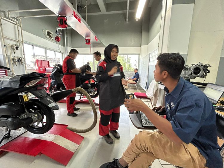 Siapkan Tenaga Kerja Profesional, Yamaha Jambi Gelar Uji Kompetensi Siswa Kelas Khusus SMKN 6 Tebo
