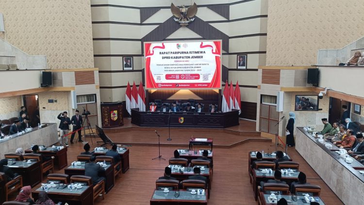 Rapat Paripurna Pengucapan Sumpah/Janji PAW di Gedung DPRD Jember, Jumat (10/4/2026). (Foto: Istimewa)