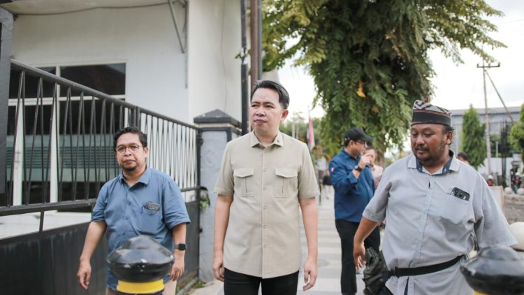 Bupati Jember meninjau proyek foodstreet di Jalan R.A. Kartini, Sabtu (11/4/2026). (Foto: Dok/Diskominfo Jember)