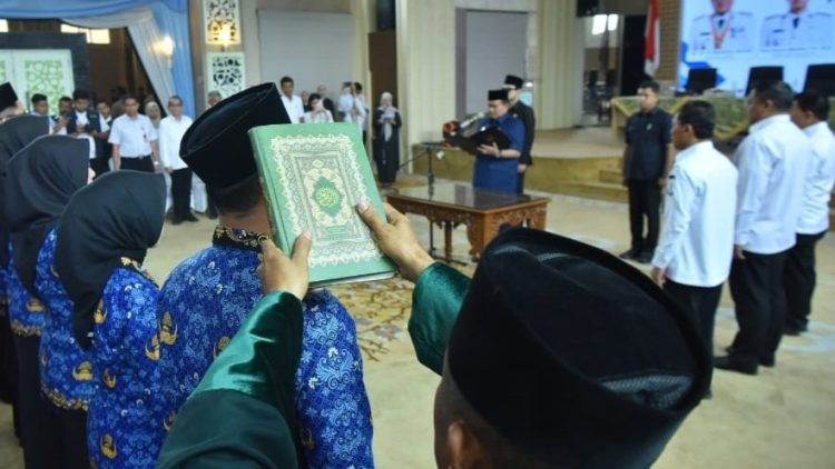 Lantik 43 PNS Baru, Wali Kota Maulana: Siapa Berprestasi Naik Kelas, Siapa Melanggar Selesai!