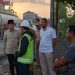 Bupati Jember memantau pengerjaan pengaspalan jalan, Rabu (6/5/2026). (Foto: Istimewa)