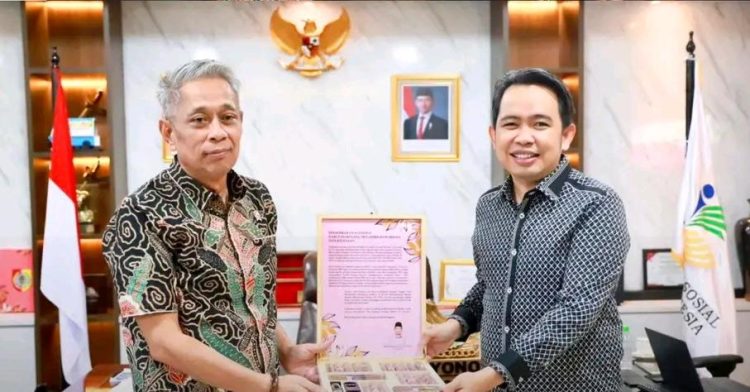 Bupati Jember saat menemui Wamensos RI. (Foto: Istimewa)