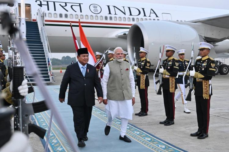 Dikawal Jet Tempur, PM India Narendra Modi Tiba di Jakarta untuk Kunjungan Kenegaraan