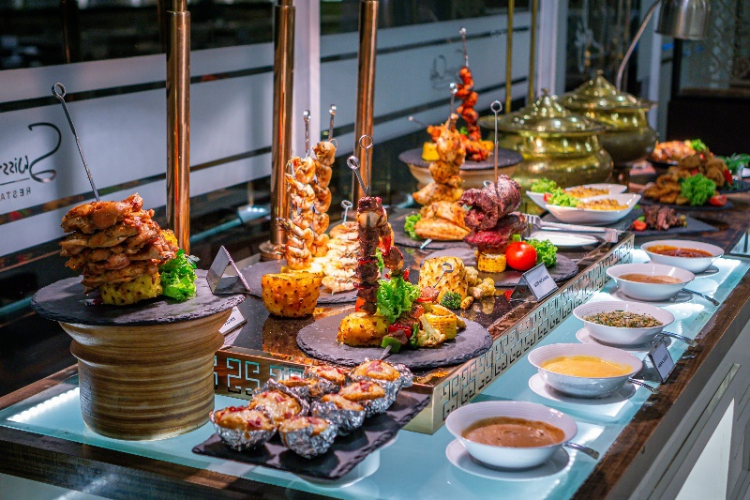Meat & Grill di Swiss-CafeTM Restaurant, lantai lobby Swiss-Belhotel Jambi