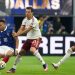 Pemain Spanyol Mikel Oyarzabal (tengah) dan Lamine Yamal (kanan) berusaha menghentikan pemain Prancis Kylian Mbappe (kiri) dalam laga semifinal Piala Dunia 2026 antara Prancis vs Spanyol di Arlington, Texas, dekat Dallas, Selasa, 14 Juli 2026 (c) AP Photo