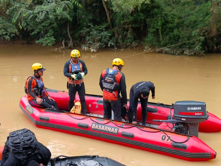 Tim SAR Gabungan Kerahkan Perahu Karet dan Penyelam Cari Lansia Tenggelam di Sungai Nalo Tantan