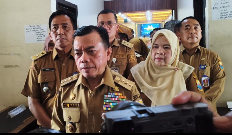 Gubernur Al Haris Buka Rakor Camat 2026, Minta Perketat Pengawasan Program Bedah Rumah