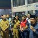 Bupati Jember, Muhammad Fawait, memberikan keterangan usai sidak salah satu SPBU, Selasa (8/9/2026) malam. (Foto: Dyah Kusuma)