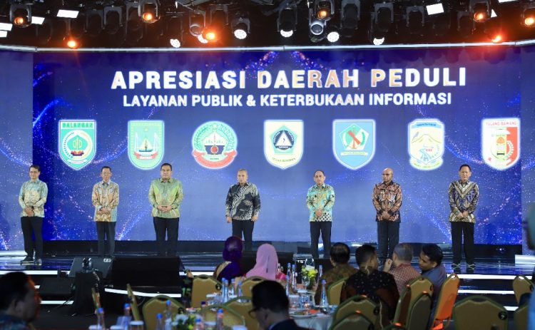 Pemkab Tulang Bawang Raih Apresiasi Daerag Peduli Layanan Publik dan Keterbukaan Informasi 