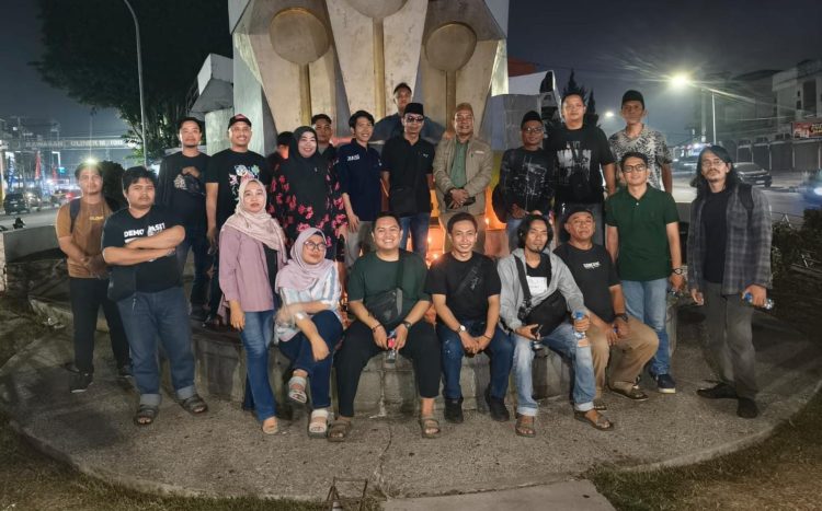 Jurnalis Jambi Doa Untuk 5 Jurnalis Hilang Kontak di Selat Sunda Saat Peliputan Aktivitas Arupsi Gunung Anak Krakatau