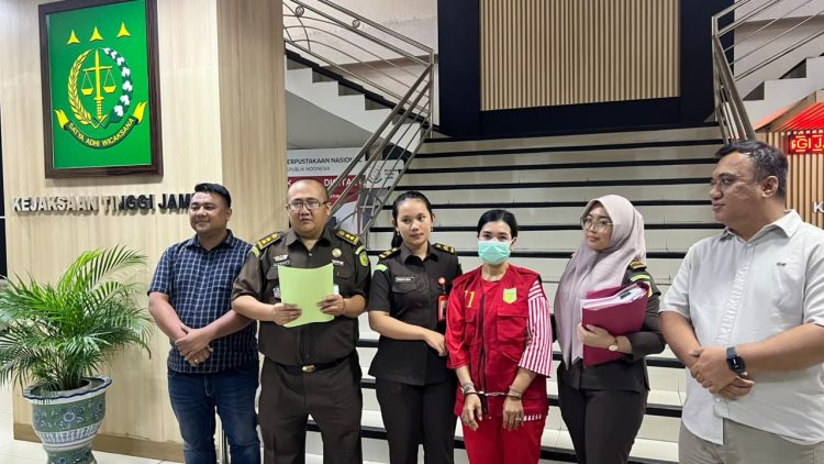 Terpidana Yuliani. AF Alias Lina Binti M.Yunus diamankan di tempat kerja yang beralamat di jalan Ir Haji Juanda Simpang 3 Sipin Kota Jambi.