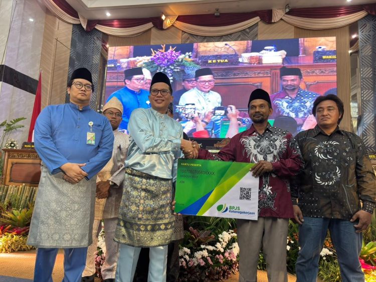 BPJS Ketenagakerjaan Lindungi 2.474 Nelayan Tanjab Timur, Santunan JKM Rp213 Juta Diserahkan